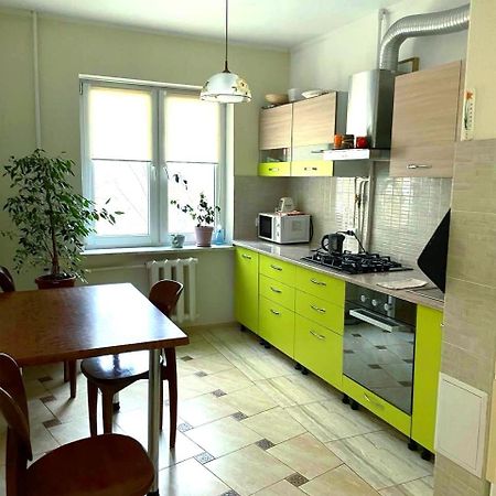 Автовокзал Apartment Rivne Exterior foto